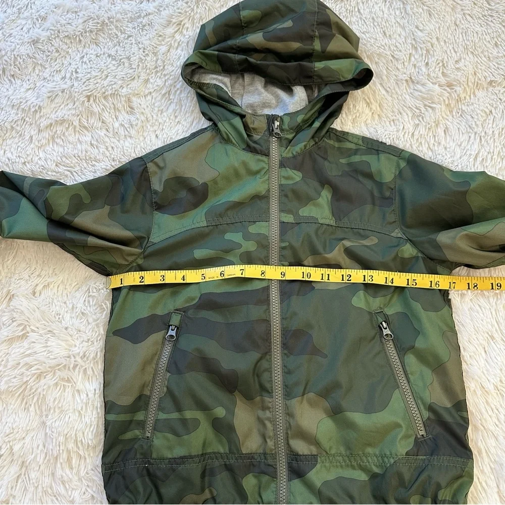 GAP KIDS Boys Green Camo Hooded Lightweight Windbreaker Jacket Size 6/7 Zip
